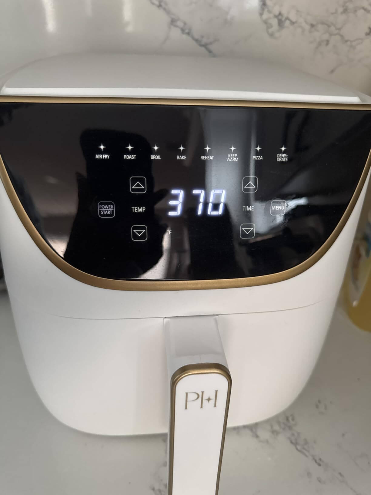 aris-hilton-air-fryer-control-panel-white-model